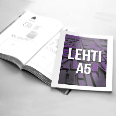 Lehdet A5 mustavalkoinen sisus ja värillinen kansi